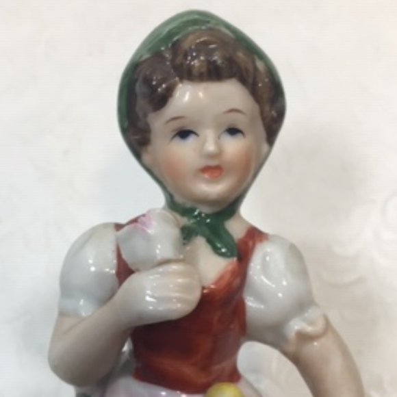 VTG Country Girl w/Apron Flowers Figurine Statue Porcelain Hand Painted 5.25" - Picture 9 of 13